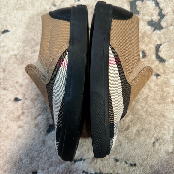 Burberry toddler sneakers, size 28 - Picture 5 of 7